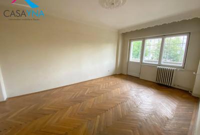 Apartament cu 3 camere decomandat în Narcisa