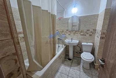 Apartament cu 3 camere decomandat în Filiași