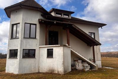 Casă individuală cu 5 camere cu Teren 7000 Mp în Exterior Nord - 2