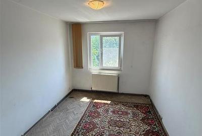 Apartament cu 3 camere semidecomandat, mobilat în Podu Roș - 1