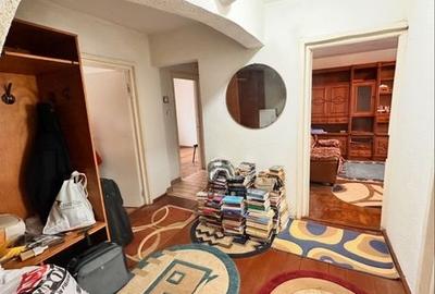 Apartament cu 3 camere decomandat în Exterior Vest