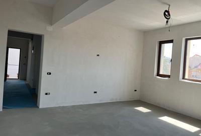 Apartament cu 3 camere decomandat în Dacia