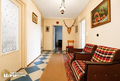 Apartament cu 3 camere decomandat în Dărmănești