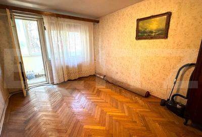 Apartament cu 3 camere semidecomandat, mobilat în Central