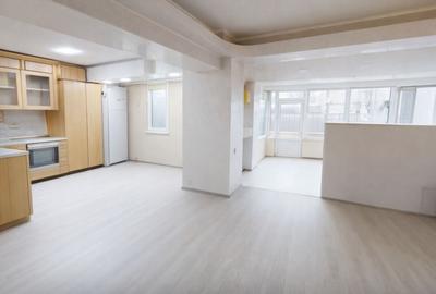 Apartament cu 4 camere decomandat în Central