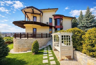 Casă individuală cu 7 camere cu Teren 825 Mp în Bucium