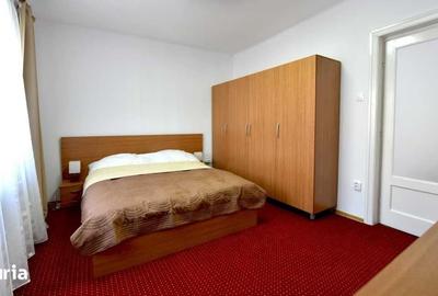 Apartament cu 3 camere semidecomandat în Tei