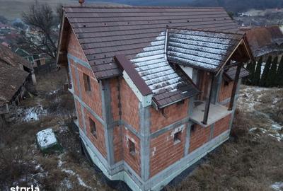 Casă cu 4 camere cu Teren 2743 Mp în Chirpăr - 3