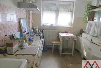 Apartament cu 2 camere semidecomandat în 1 Mai