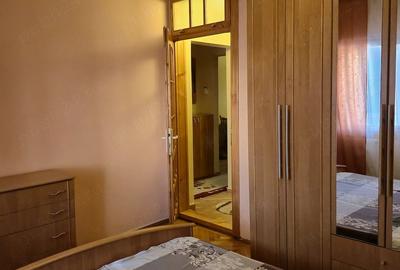 Apartament cu 3 camere decomandat, mobilat în Central