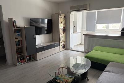 Apartament cu 2 camere decomandat în 1 Decembrie