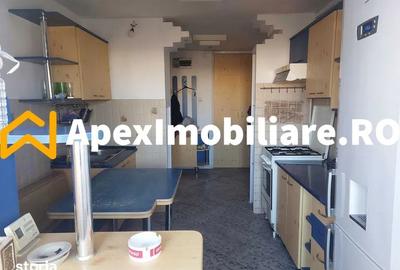Apartament cu 3 camere semidecomandat în Crângași