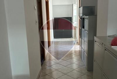 Apartament cu 4 camere în Centrul Civic