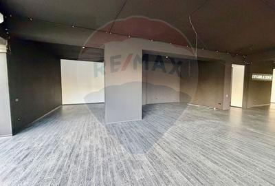 Spațiu comercial, de 270 mp, în Nord - 16