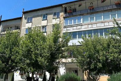 Apartament cu 4 camere decomandat în Bicaz - 2