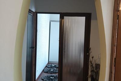 Apartament cu 3 camere semidecomandat în Central - 2