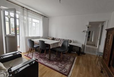 Apartament cu 3 camere semidecomandat în Central