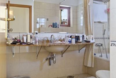 Apartament cu 8 camere semidecomandat, mobilat în Capitale - 10