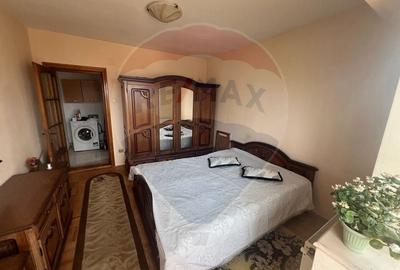 Apartament cu 4 camere decomandat, mobilat în Gară
