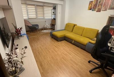 Apartament cu 3 camere decomandat în Prundu