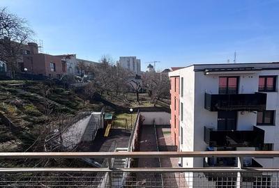 Garsonieră decomandată în Central