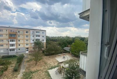 Apartament cu 2 camere semidecomandat, mobilat în Central