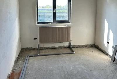 Casă cu 4 camere cu Teren 350 Mp în 1 Decembrie - 2