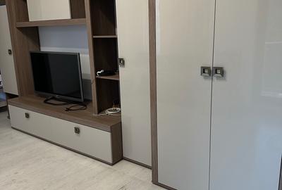 Apartament cu 2 camere semidecomandat în P-ța Victoriei - 1