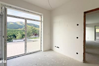 Casă cu 5 camere cu Teren 914 Mp în Central