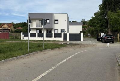 Casă cu 4 camere cu Teren 350 Mp în Șelimbăr