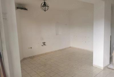 Spațiu comercial, de 90 mp, în Central