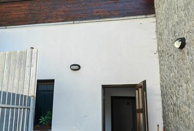 Casă cu 10 camere cu Canalizare în Central - 5