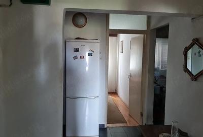 Apartament cu 3 camere decomandat în Lipovei