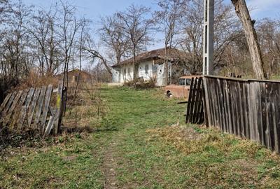 Casă individuală cu 2 camere cu Teren 4260 Mp în Periferie