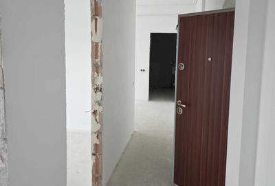 Apartament cu 3 camere decomandat în Exterior Vest