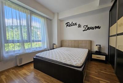 Apartament cu 2 camere semidecomandat, mobilat în Schei