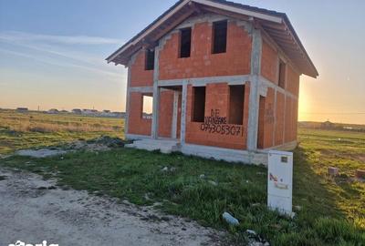 Casă cu 4 camere cu Teren 130 Mp în Sânmartin