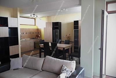 Apartament cu 3 camere semidecomandat în Buziașului