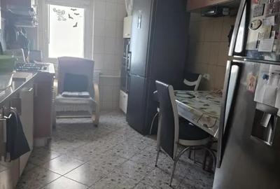 Apartament cu 3 camere decomandat în Sebastian