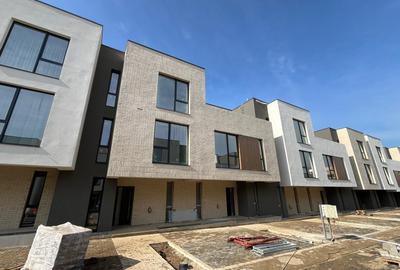 Duplex cu 5 camere cu Canalizare în Voluntari