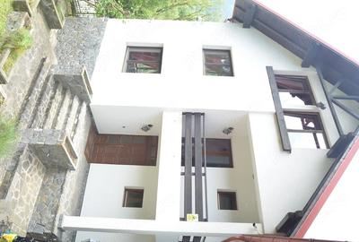 Casă cu 1 camere cu Teren 1627 Mp în Poiana