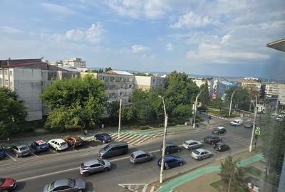 Apartament cu 3 camere decomandat în Mioriței