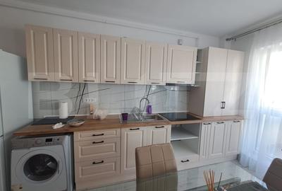 Apartament cu 2 camere decomandat, mobilat în Tractorul