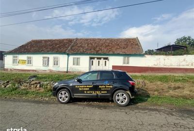 Casă cu 7 camere cu Teren 546 Mp în Socol