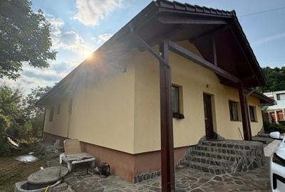Casă cu 4 camere cu Teren 1000 Mp în Ferneziu - 1