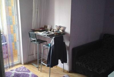Apartament cu 2 camere semidecomandat în Berceni