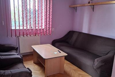 Apartament cu 3 camere semidecomandat în Calea Turzii