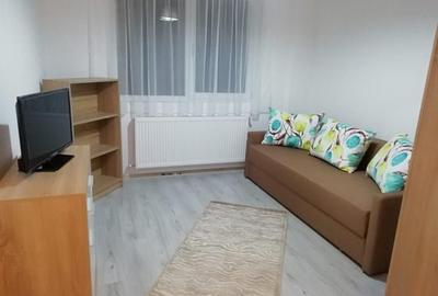 Garsonieră decomandată în Roșu