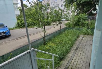 Apartament cu 2 camere semidecomandat, mobilat în Milcov