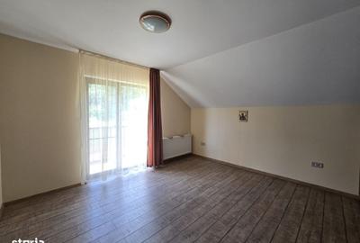 Casă cu 4 camere în Tăuți